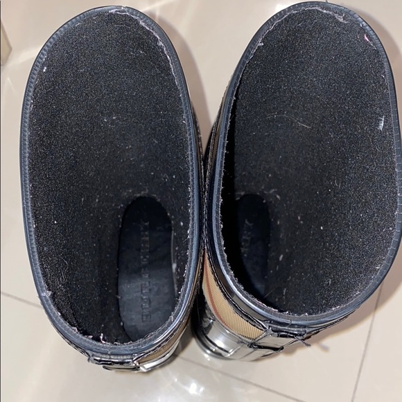 COPY - Burberry Rain Boots Size 40 - Picture 5 of 6